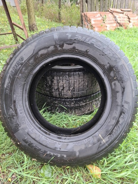 2 db Laufenn 215/70 R15c tligumi (teher) egy szezont futott