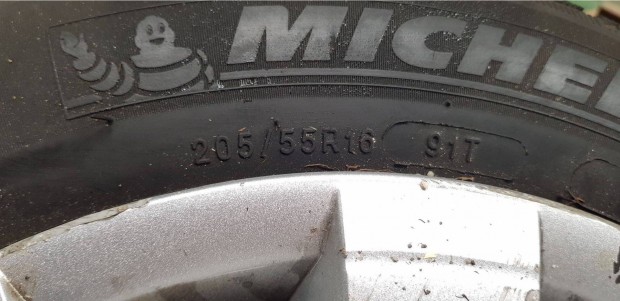 2 db Michelin, 2 db Bridgeston 205/55 R16 téli gumi felni dísztárcsa