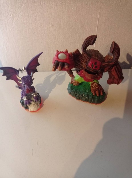 2 db Skylanders figura. Hibtlan llapotban.