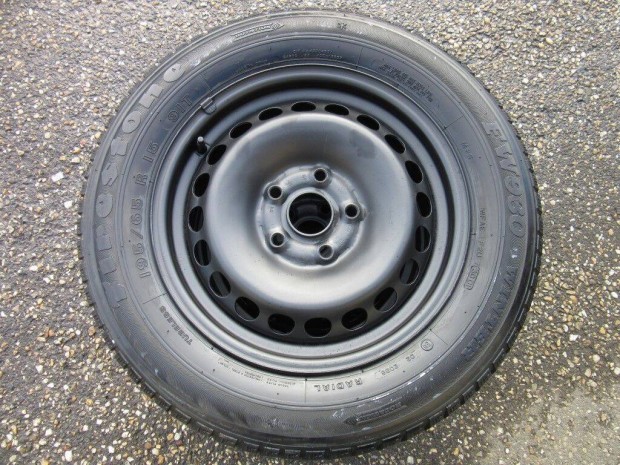 2 db VW, Audi acélfelni 195/65 R15 Firestone téli gumival eladó