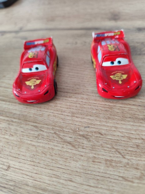 2 db Villám Mcqueen kisautó