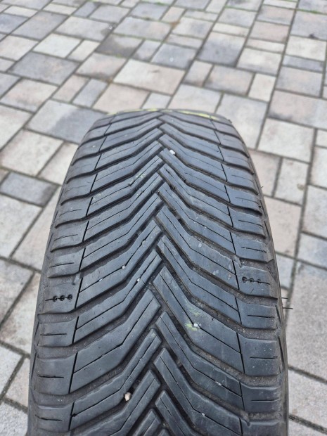 2 db, 4 vszakos, 205/50 R17 Michelin Crossclimate 2