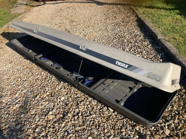 2 db. Thule 250 tet�box horg�sz�sra s�l�cekre nyaral�sra