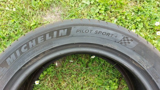 2 db, nyri 215/55 R17 Michelin Pilot Sport4