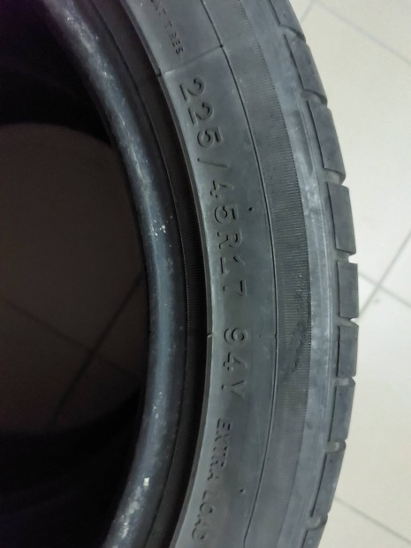 2 db, nyri 225/45 R17