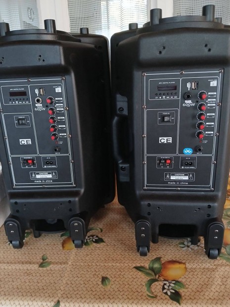 2 db. új aktiv hangfalak rádiós mikrofonnal MP-3 lejátszós is