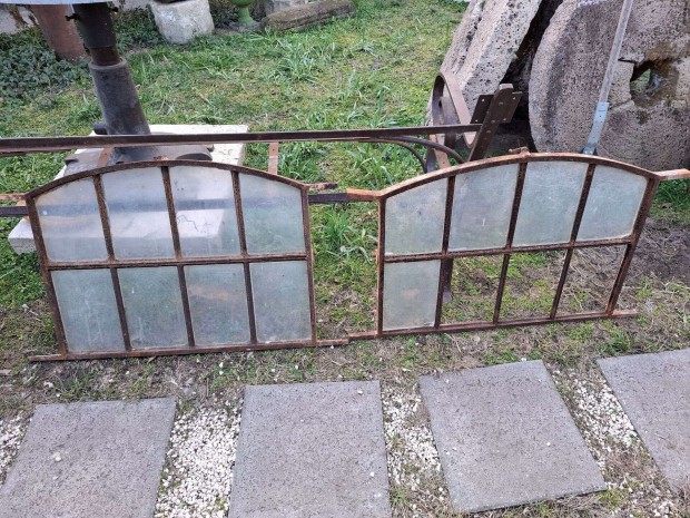 2 db antik kovácsoltvas ablak