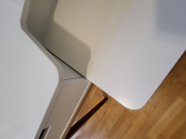 2 db dolgozó-/laptop-/íróasztal. hibátlan, tölgyfa lábas