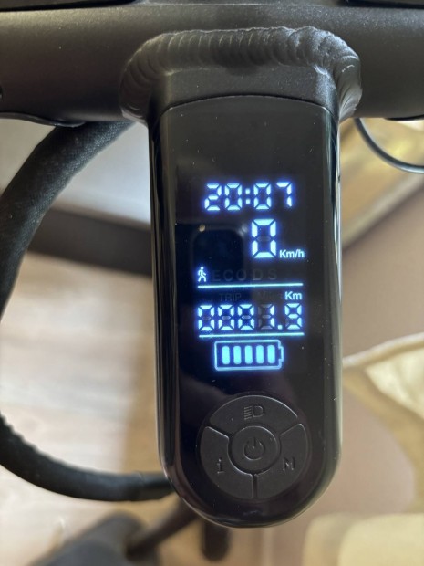 2 db egyforma Oxelo elektromos Roller elad 