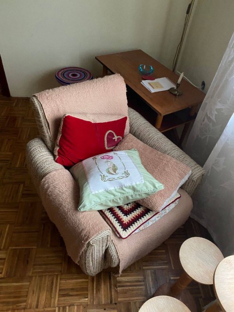 2 db egyforma gurulós fotel