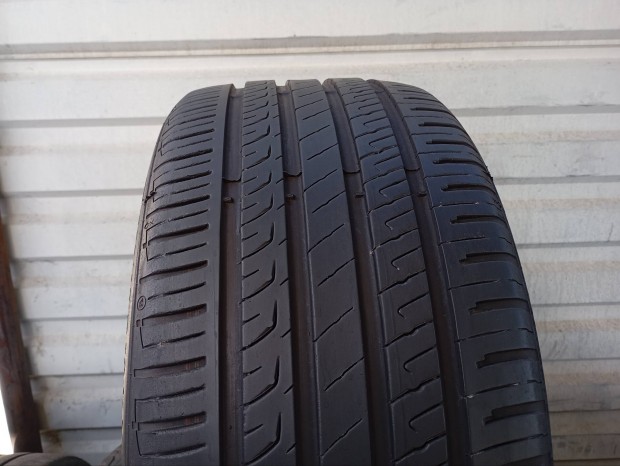 2 db használt Barum Bravuris 5HM 255/40 R19 100Y XL nyárigumi