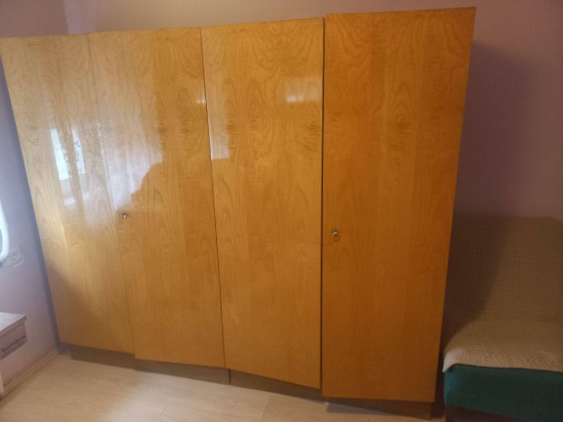 2 db k�tajt�s szekr�ny kedvez� �ron elvihet�