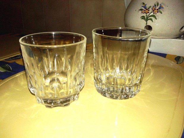 2 db különböző retró üveg pohár pótlásra vizes vagy whiskys egyben