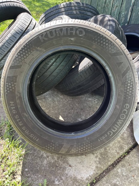 2 db kumho 195/65 r15 nyárigumi ecowing