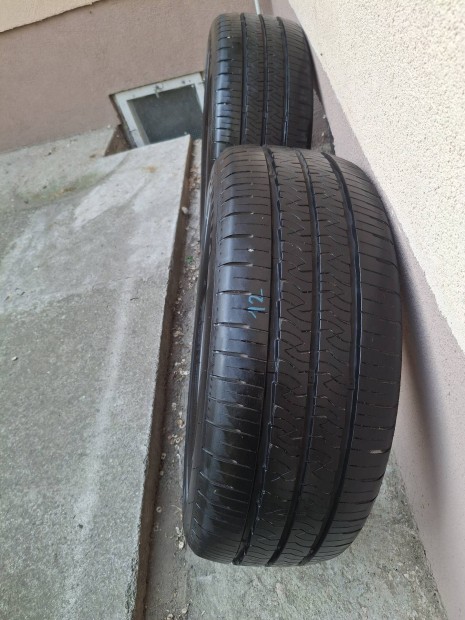 2 db kumho nyari gumik 235/55r18.2023 ban gyartot 2 eves