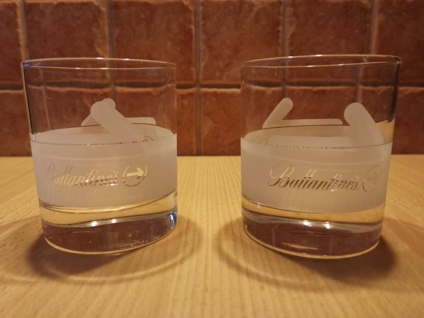 2 db mints Ballantine's whiskey-s pohr