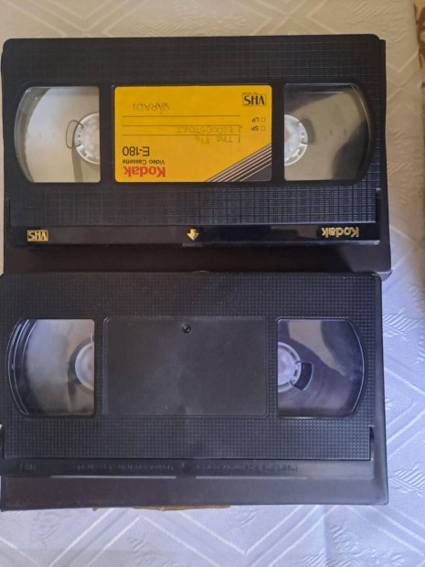 2 db narrtoros VHS