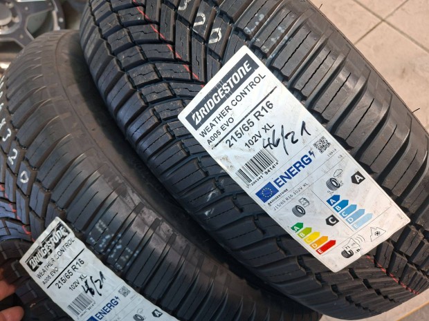 2 db négyévszakos 215/65r16 Bridgestone Weather Control A005 Evo