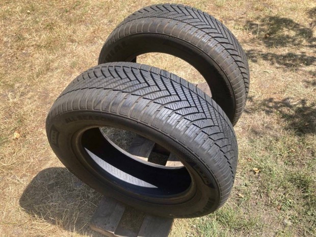 2 db négyévszakos gumi 215/60 R16
