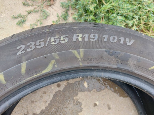 2 db nyári gumiabroncs. 235/55/19. Egyben: 10.000 ft