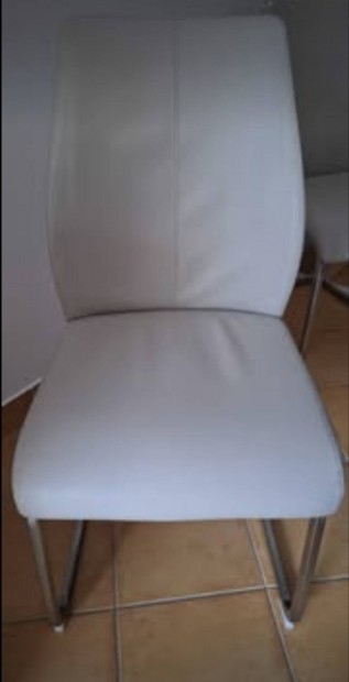 2 db sz�nk� talpas �tkez�sz�k 