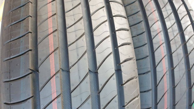 2 db új 165/65r15 Michelin Prymacy 4 nyárigumi Renault Twingo eleje