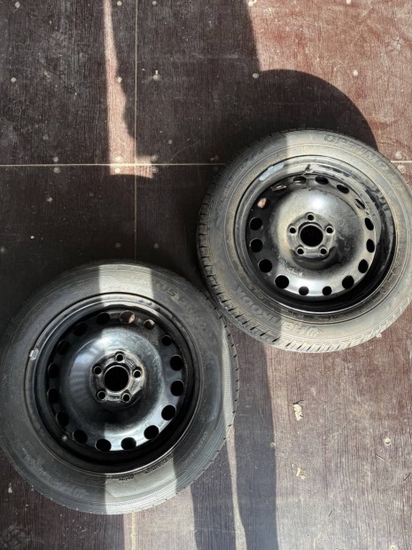 2 db �jszer� 16-os Ford ac�lfelni