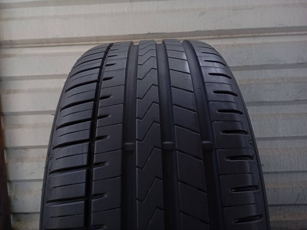 2 db újszerű Falken Azenis FK510 235/40 R18 95Y XL nyárigumi