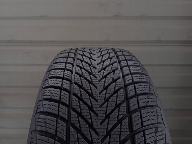 2 db újszerű Goodyear Ultragrip Performance 3 225/45 R18 95V XL téli