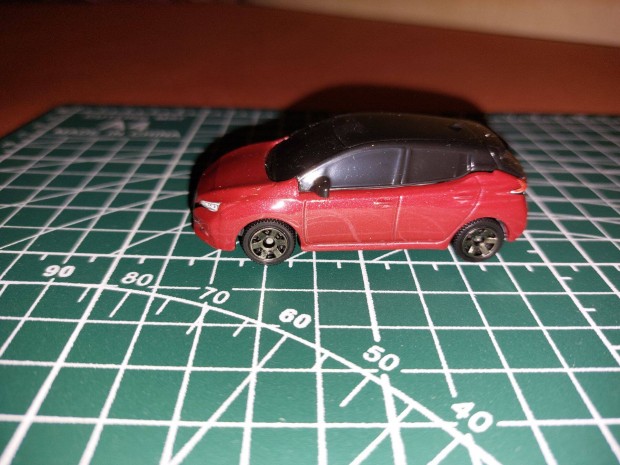 2 fajta Nissan Leaf Matchbox Match Box Hot Wheels e-aut kisaut