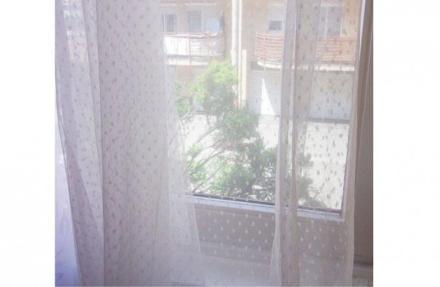 2 f�le f�gg�ny apr� mint�s �jpest k�zpont k�zel�ben