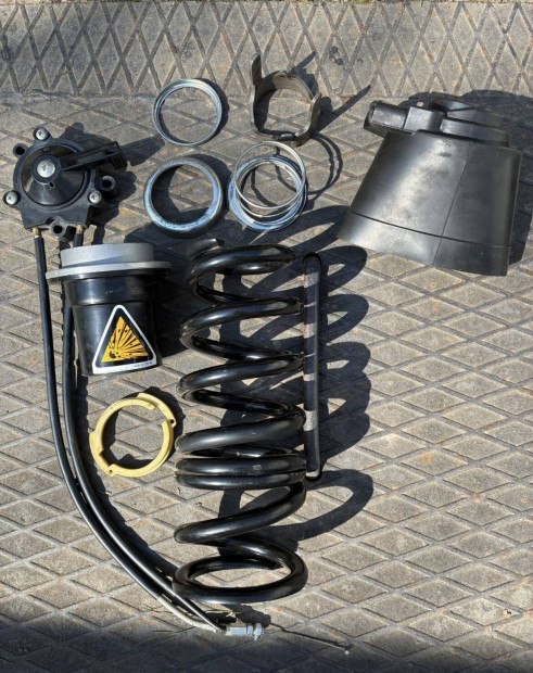 2 gen FJR leng�scsillap�t� alkatr�szei