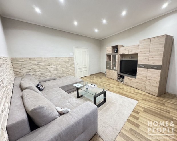 2 gener�ci�s csal�di h�z elad� H�dmez�v�s�rhelyen!