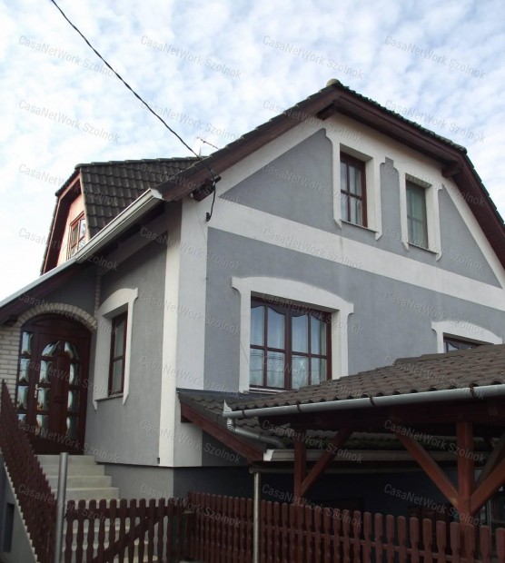 2 gener�ci�s v�llalkoz�sra is alkalmas ingatlan elad� Szolnokon!