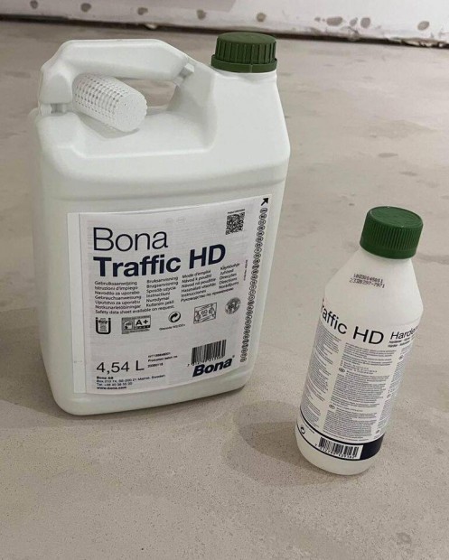 2 liter Bona matt parketta lakk megmaradt a hetvegi munkalatokbol
