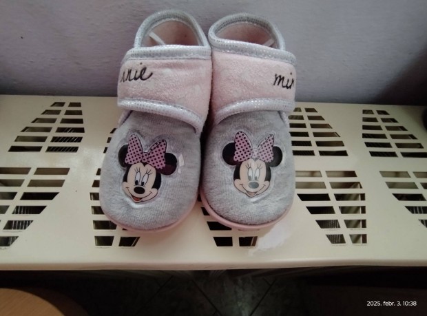 2 pár Minnie egér benti kislány papucs, házi cipő eladó, 22