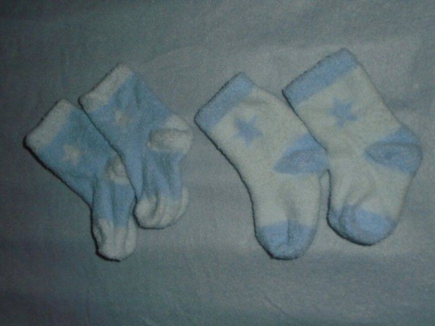 2 pár kék fehér puha zokni 6-9 hó (méret 68 / 74) 250 Ft/pár