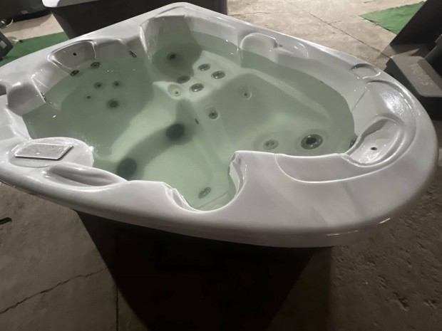 2 szemlyes jakuzzi 