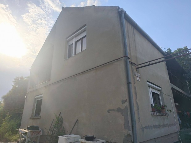 2 szintes csal�di h�z