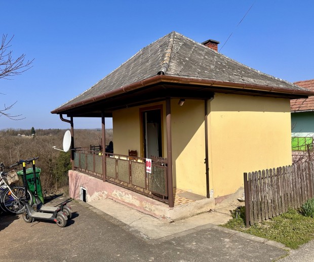 2 szintes h�zik� Zalaegerszegt�l 10 km-re nagy ter�lettel