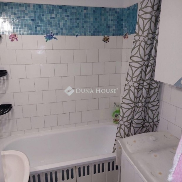 2 szob�s, ERK�LYES lak�s,  AK�R B�RL�VEL egy�tt