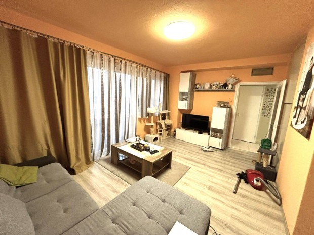 2 szob�s, erk�lyes lak�s, belv�rosi panor�m�val