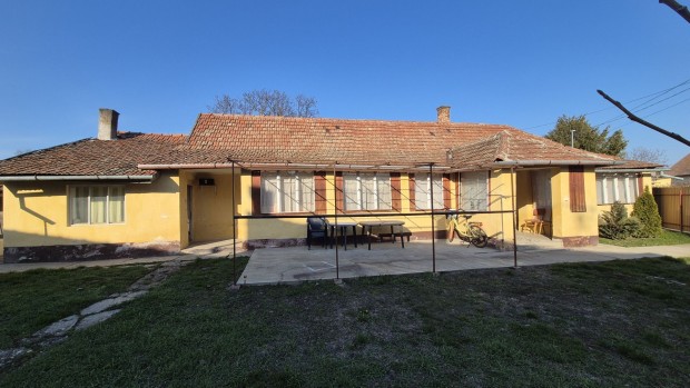 2 szob�s csal�di h�z elad� B�K�SEN