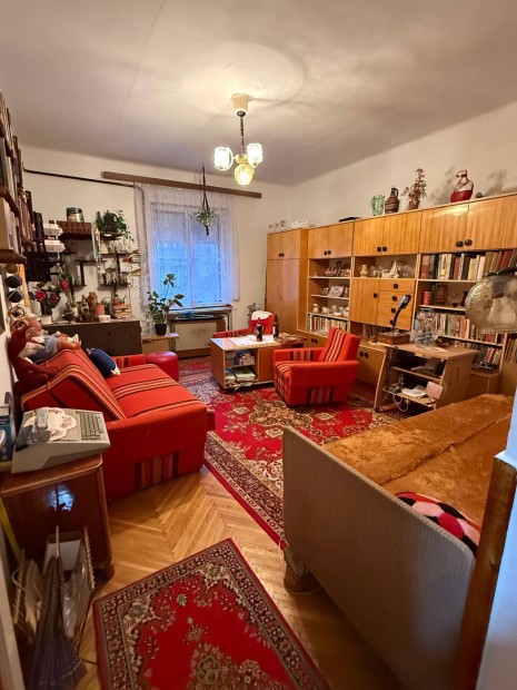 2 szob�s erk�lyes 1.emeleti lak�s elad�