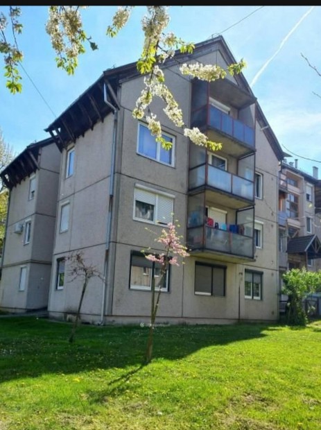 2 szob�s erk�lyes lak�s elad� 