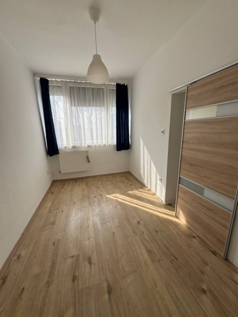 2 szob�s erk�lyes t�gla lak�s elad�!