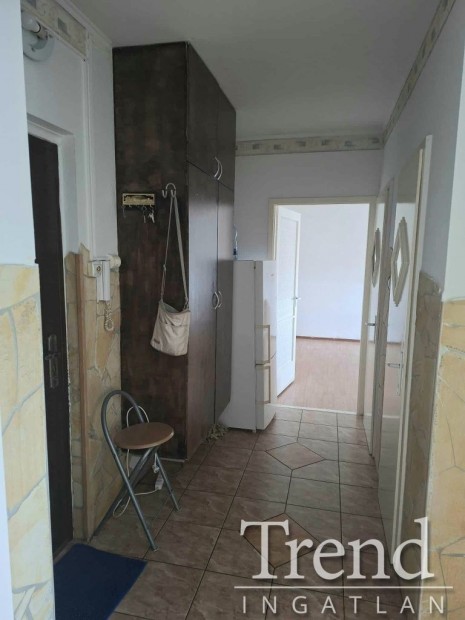 2 szob�s lak�s elad� a belv�rosban.