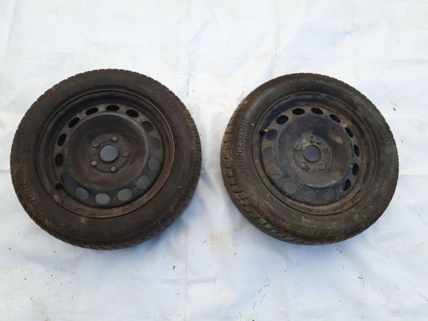 2 x Bridgestone 205/55R16 téli gumi acélfelnikkel, profil mélysége 5mm