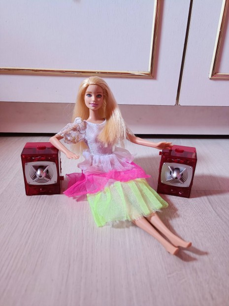 2 zenl hagszor hangfal + 1 Barbie barbi baba