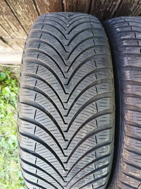 2db 16 / 16" Kumho 205/60 R16 négyévszakos gumi